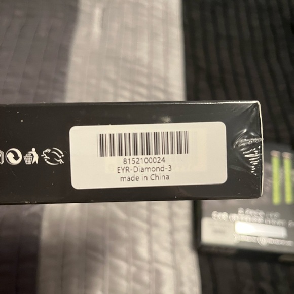 Brand new never opened eyelash set - Picture 2 of 3